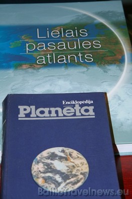 Divas dažādas pasaules - vecā labā enciklopēdija Planēta un jaunais apjomīgais - Lielais pasaules atlants Divas dažādas pasaules - vecā labā enciklopēdija Planēta un jaunais apjomīgais - Lielais pasaules atlants 29107