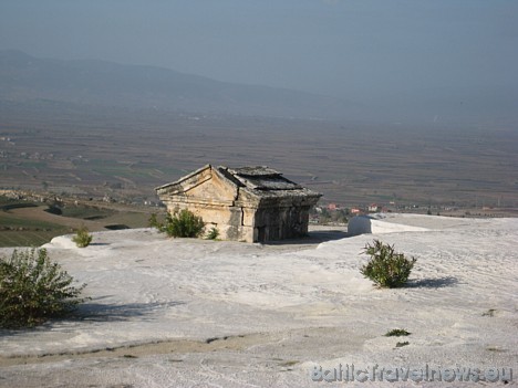 Turcijas pilsēta Pamukkale ir slavena ar saviem kokvilnas izstrādājumiem, taču vēl lielāku un atmiņā paliekošu iespaidu Jums atstās baltās Pamukkales Turcijas pilsēta Pamukkale ir slavena ar saviem kokvilnas izstrādājumiem, taču vēl lielāku un atmiņā paliekošu iespaidu Jums atstās baltās Pamukkales 29674