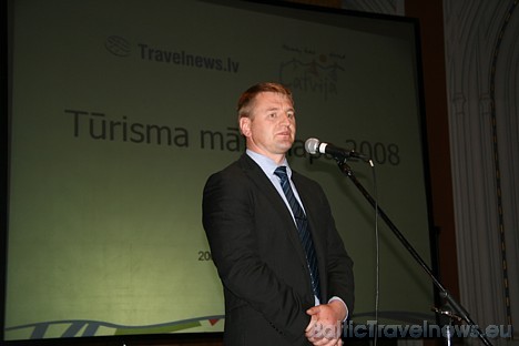 Aivars Mackevičs (Travelnews.lv direktors) sveic klātesošus un iepazīstina ar balvas piešķiršanas kritērijiem Aivars Mackevičs (Travelnews.lv direktors) sveic klātesošus un iepazīstina ar balvas piešķiršanas kritērijiem 29695