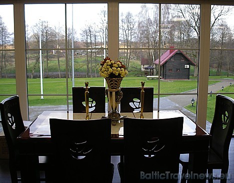Atpūtas kompleksu veido 4 ēkas, kurās vienlaicīgi var uzturēties apmēram 40 cilvēki 29888