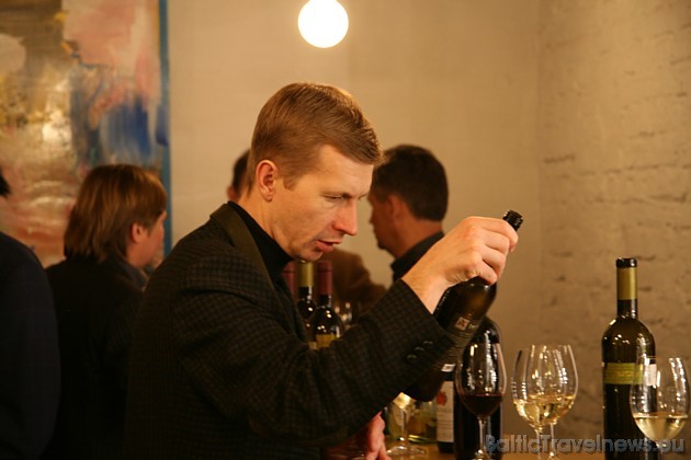 Vācijas populārākās vīnogu šķirnes ir Riesling, Mueller-Thurgau (Rivaner), Silvaner, Grauburgunder, Weissburgunder, Spaetburgunder, Dornfelder un Lemb Vācijas populārākās vīnogu šķirnes ir Riesling, Mueller-Thurgau (Rivaner), Silvaner, Grauburgunder, Weissburgunder, Spaetburgunder, Dornfelder un Lemb 30168