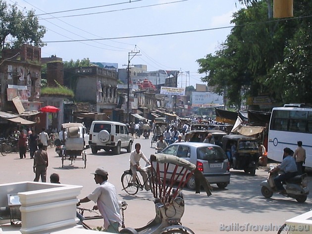 Varanasi – pilsēta svētās upes Gangas krastos, ko dibinājis Visuma pavēlnieks Šiva. Nesteidzīgais dzīves ritms vienā no vissenāk apdzīvotajām pilsētām 30265