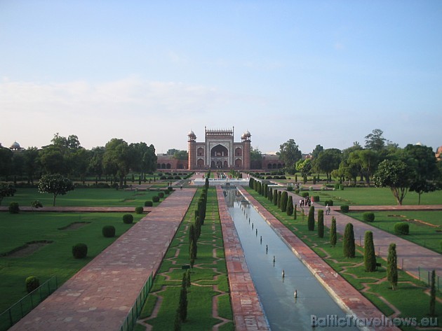 Jāatzīmē, ka Indijā Taj Mahal mauzolejs ir celts Šahdžahāna valdīšanas laikā un tā būvniecībā piedalījās vairāk kā 20 tūkstoši cilvēku, 20 gadu garumā Jāatzīmē, ka Indijā Taj Mahal mauzolejs ir celts Šahdžahāna valdīšanas laikā un tā būvniecībā piedalījās vairāk kā 20 tūkstoši cilvēku, 20 gadu garumā 30280