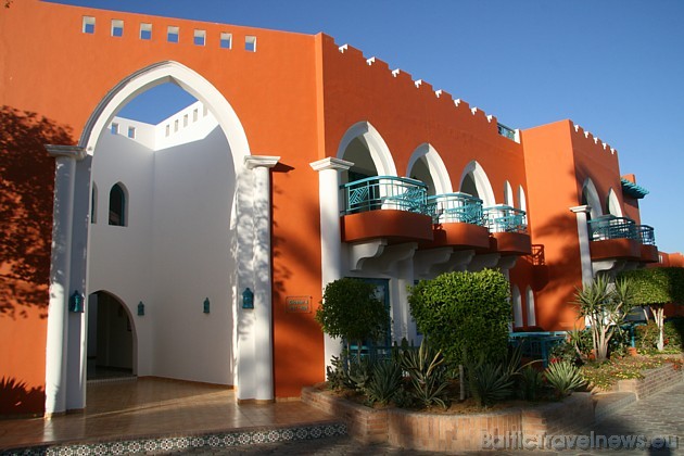 Tropicana Grand Azure Resort viesnīcu ēkas ar romantiskiem balkoniem 30407