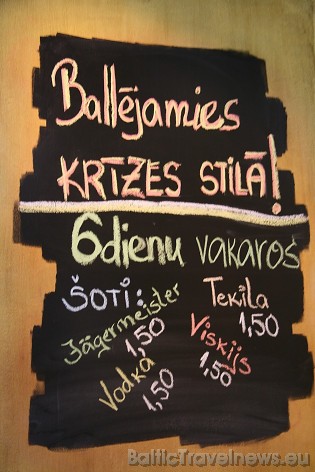 Sestdienu vakaros viesi tiekas uz anti-krīzes pasākumu un bauda vodku, tekilu, viskiju vai jāgermeistaru šotiņos tikai par Ls 1,50 katru! Sestdienu vakaros viesi tiekas uz anti-krīzes pasākumu un bauda vodku, tekilu, viskiju vai jāgermeistaru šotiņos tikai par Ls 1,50 katru! 31059