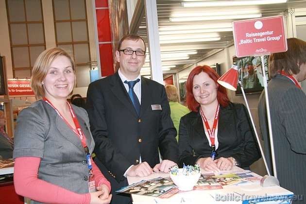 Jau ilgus gadus Latvijas tūrisma izstādēs - Baltic Travel Group, pa vidu uzņēmuma vadītājs un īpašnieks Vlads Korjagins 31471