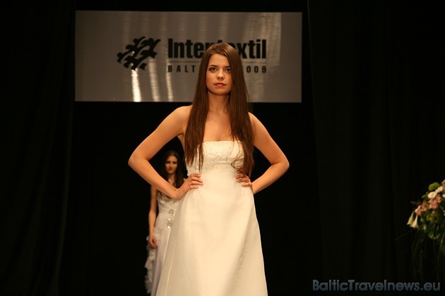 Kāzu modes salona Fiancee tērpu prezentācija izstādē Intertextil Balticum 2009 32047