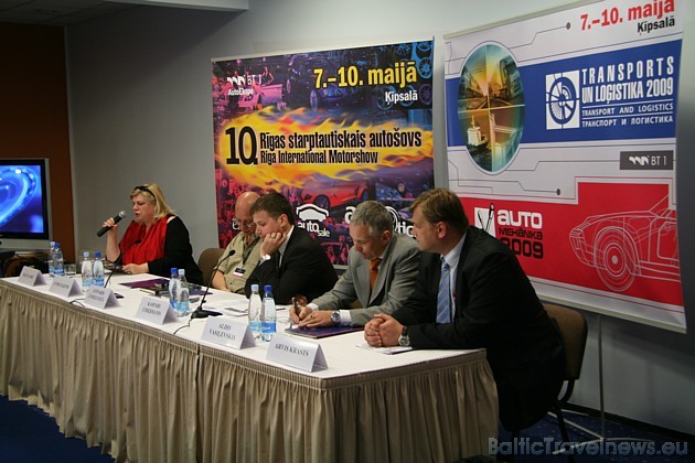 Preses konference. Šī gada tendences – individualitāte un auto kā dzīvesstila sastāvdaļa – būs redzamas gan ekskluzīvo, gan eksotisko, gan jauno autom Preses konference. Šī gada tendences – individualitāte un auto kā dzīvesstila sastāvdaļa – būs redzamas gan ekskluzīvo, gan eksotisko, gan jauno autom 32841