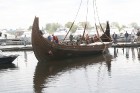 Rīgas laivu osta > vikingu laivas prototips Osa nonāk Daugavā - 9.05.2009