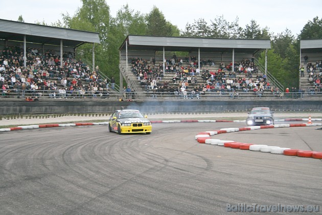 Par 1. vietu satiekas trasē pagājušā gada čempions Ervīns Žuks ar zilo BMW M3 un Gvido Elksnis ar BMW M3 Par 1. vietu satiekas trasē pagājušā gada čempions Ervīns Žuks ar zilo BMW M3 un Gvido Elksnis ar BMW M3 33313