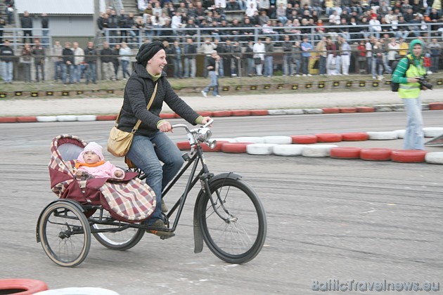 Velosipēds ar blakusvāģi 33332