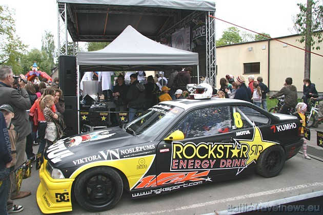 Dienu iepriekš kokteiļu meistars Gvido Elksnis ar šo BMW M3 vinnēja Latvijas drifta čempionāta Sabi Biķernieki sacensības 33354