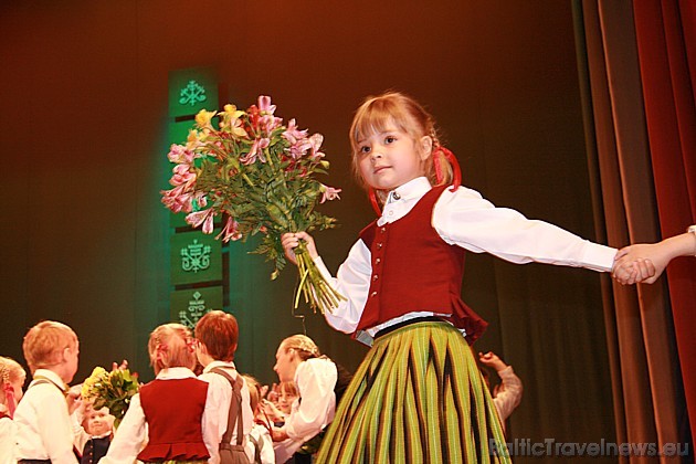 Ziedi deju skolotājai... 33423