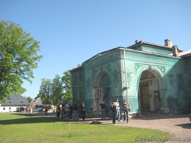 Johans Gotlībs Heinrihs fon Volfs valdīšanas laikā (1859.g.) Vecgulbenes muižas Baltā pils ieguvusi savu krāšņāko izskatu Johans Gotlībs Heinrihs fon Volfs valdīšanas laikā (1859.g.) Vecgulbenes muižas Baltā pils ieguvusi savu krāšņāko izskatu 34205