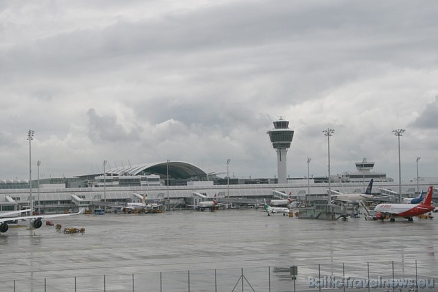 Minhenes lidosta gadā apkalpo vairāk nekā 30 miljonus pasažieru. Sīkāka informācija - www.munich-airport.de Minhenes lidosta gadā apkalpo vairāk nekā 30 miljonus pasažieru. Sīkāka informācija - www.munich-airport.de 34481