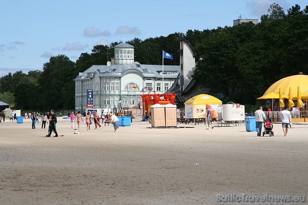 Jūrmala – lielākā Baltijas valstu kūrortpilsēta, kurai jūra ir tieši blakus, un tā var lepoties ar savu 32 km garo pludmali Jūrmala – lielākā Baltijas valstu kūrortpilsēta, kurai jūra ir tieši blakus, un tā var lepoties ar savu 32 km garo pludmali 34986