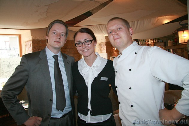 Hanza Hotel komanda - no kreisās pārdošanas direktors Jānis Meldrājs, restorāna vadītāja Inga Lazdāne un šefpavārs Normunds Baranovskis. BalticTraveln Hanza Hotel komanda - no kreisās pārdošanas direktors Jānis Meldrājs, restorāna vadītāja Inga Lazdāne un šefpavārs Normunds Baranovskis. BalticTraveln 35050