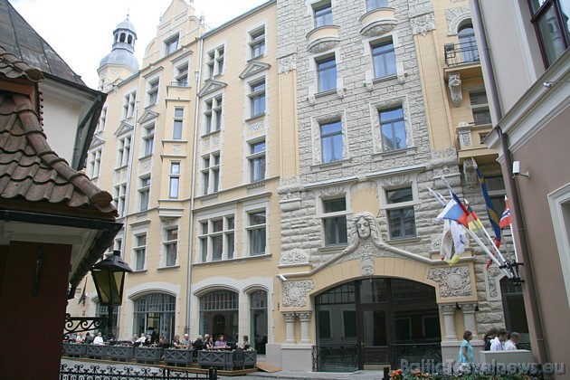 Tas ir viens no leģendārā būvuzņēmēja Ludviga Neiburga namiem, kas ir veidots ar jūgenda fasādi. Pēc kāda laika šis nams pārvērtīsies par 4 zvaigžņu v Tas ir viens no leģendārā būvuzņēmēja Ludviga Neiburga namiem, kas ir veidots ar jūgenda fasādi. Pēc kāda laika šis nams pārvērtīsies par 4 zvaigžņu v 35379