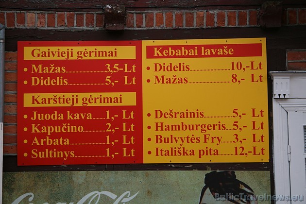 Ēdienu un dzērienu cenas Palangā ir brīnumaini zemas, piemēram, daudzās kafejnīcās tēja (Arbata) maksā 0,20 LVL, bet kapučino 0,40 LVL. Lats pret litu Ēdienu un dzērienu cenas Palangā ir brīnumaini zemas, piemēram, daudzās kafejnīcās tēja (Arbata) maksā 0,20 LVL, bet kapučino 0,40 LVL. Lats pret litu 35450