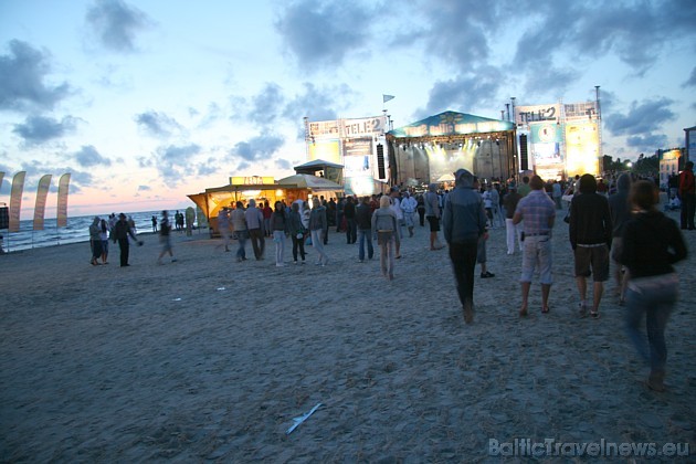 TELE2 Baltic Beach Party - ar krēslas iestāšanos pludmales skatuves pulcēja aizvien lielāku apmeklētāju skaitu TELE2 Baltic Beach Party - ar krēslas iestāšanos pludmales skatuves pulcēja aizvien lielāku apmeklētāju skaitu 35560