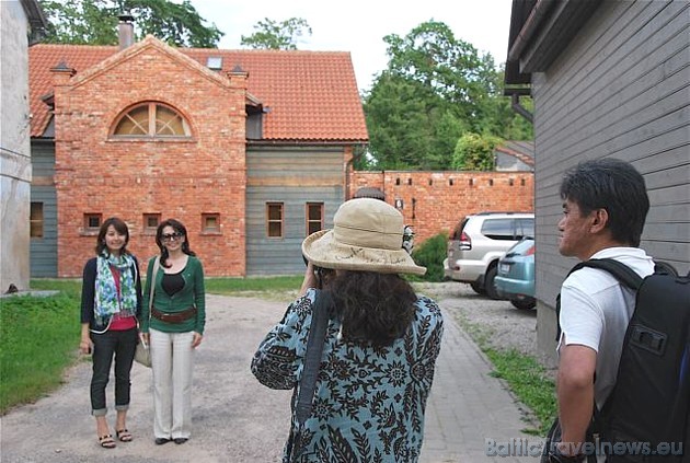Īpašu interesi piesaistīja arī atsevišķie nami Kalna ielā, kuri tika restaurēti lieliski apvienojot senatnīgo ar moderno arhitektūru Īpašu interesi piesaistīja arī atsevišķie nami Kalna ielā, kuri tika restaurēti lieliski apvienojot senatnīgo ar moderno arhitektūru 36028