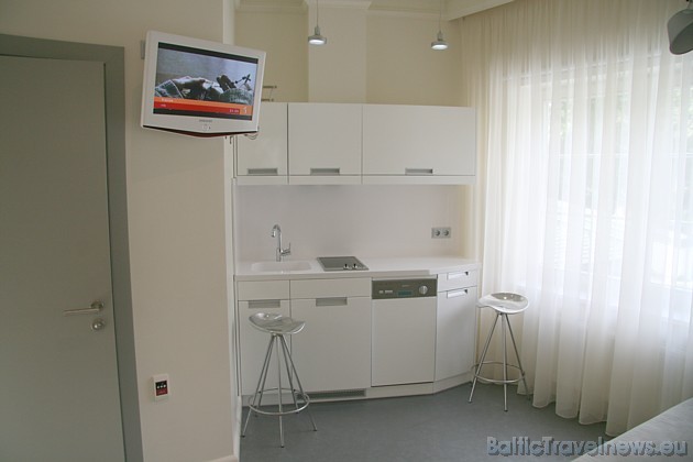 Apartaments 888 ļauj atpūsties divās istabās un izmantot telpu brokastīm, nenokāpjot uz restorāna telpu Apartaments 888 ļauj atpūsties divās istabās un izmantot telpu brokastīm, nenokāpjot uz restorāna telpu 36195
