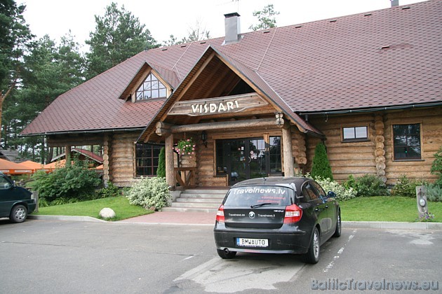 Viesu sēta Visdari atrodas uz Daugavpils-Rīgas šosejas starp Salaspili un Rumbulu 36398