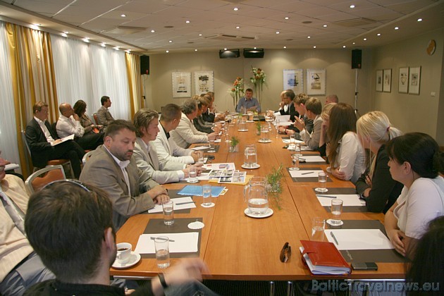 Rīgas vicemērs Ainārs Šlesers 28.08.2009 aicināja tūrisma industriju uz pārrunām, lai piesaistītu Rīgai vairāk tūristu Rīgas vicemērs Ainārs Šlesers 28.08.2009 aicināja tūrisma industriju uz pārrunām, lai piesaistītu Rīgai vairāk tūristu 36458