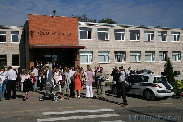 Zinību diena Ikšķiles vidusskolā 1.09.2009 36528