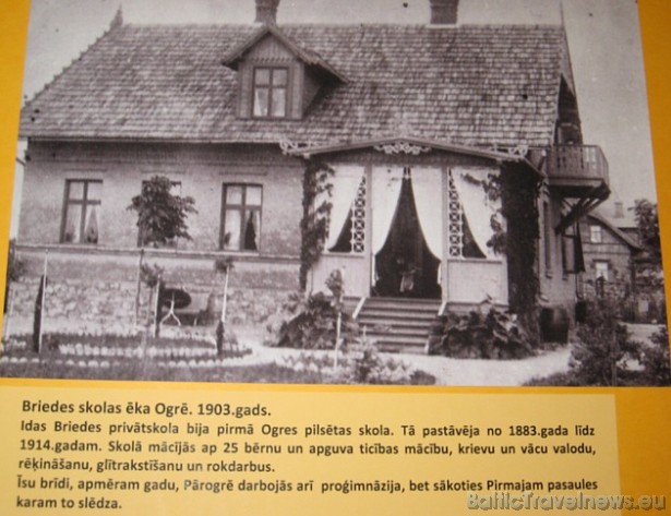 Izstādes ekspozīcijā var iepazīties ar plašu fotogrāfiju materiālu. Piemēram, šīs Briedes skolas ēkās vietā tagad ir kāds Ogres lielveikals Izstādes ekspozīcijā var iepazīties ar plašu fotogrāfiju materiālu. Piemēram, šīs Briedes skolas ēkās vietā tagad ir kāds Ogres lielveikals 36553
