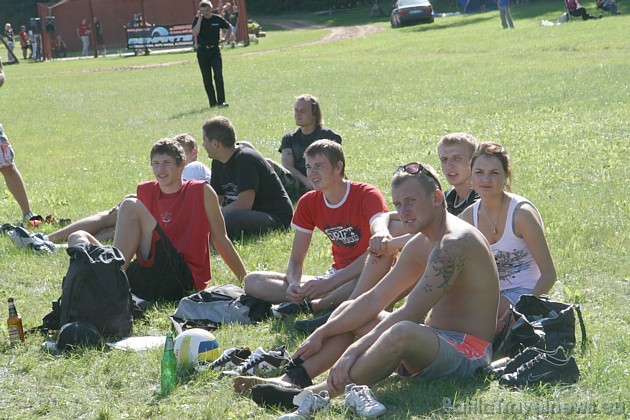komandas piedalījās volejbola, ielasbumbas, futbola un tautasbumbas spēlēs 36766