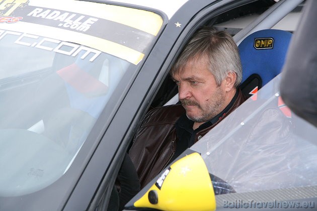 Visplašāko dalībnieku daļu sastāda rallija piloti un to vidū ir tādas zvaigznes kā trīspadsmitkārtējais Latvijas rallija čempions Ivars Caune Visplašāko dalībnieku daļu sastāda rallija piloti un to vidū ir tādas zvaigznes kā trīspadsmitkārtējais Latvijas rallija čempions Ivars Caune 36977