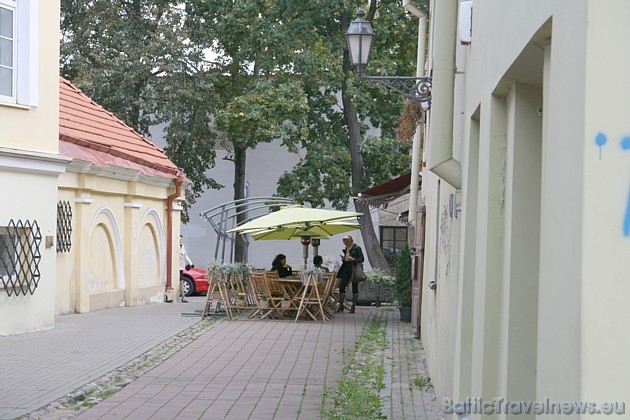 Viļņas ceļveži apliecina, ka lietuviešu populārākais dzēriens ir alus, taču daudzos pagalmos ir iespējams izbaudīt kvalitatīvu vīnu no labākajiem pasa Viļņas ceļveži apliecina, ka lietuviešu populārākais dzēriens ir alus, taču daudzos pagalmos ir iespējams izbaudīt kvalitatīvu vīnu no labākajiem pasa 37127
