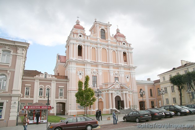 Svētā Kazimira baznīcu uzbūvēja jezuīti no 1604 līdz 1616.gadam kā pirmo Viļņas baroka stila baznīcu, vēlāk tā bija pareizticīgo baznīca (1832-1917) u Svētā Kazimira baznīcu uzbūvēja jezuīti no 1604 līdz 1616.gadam kā pirmo Viļņas baroka stila baznīcu, vēlāk tā bija pareizticīgo baznīca (1832-1917) u 37133