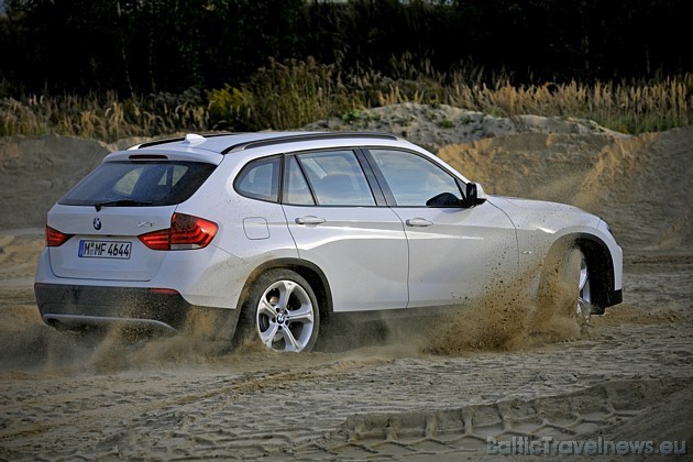 Stiprākais modelis ir BMW X1 xDrive 28i, kas ir apgādāts ar 258 zs sešu cilindru motoru. Maksimālais griezes moments ir 310 Nm starp 2600 un 3000 apgr Stiprākais modelis ir BMW X1 xDrive 28i, kas ir apgādāts ar 258 zs sešu cilindru motoru. Maksimālais griezes moments ir 310 Nm starp 2600 un 3000 apgr 37247