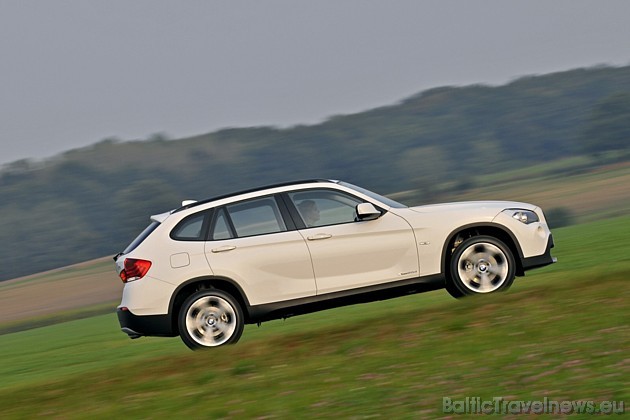 BMW X1 xDrive 23d maksimālais ātrums ir 205 km/h, bet ar papildus aprīkojumu sasniedz 223 km/h. Vidējais degvielas patēriņš ir 6,3 litri uz 100 km BMW X1 xDrive 23d maksimālais ātrums ir 205 km/h, bet ar papildus aprīkojumu sasniedz 223 km/h. Vidējais degvielas patēriņš ir 6,3 litri uz 100 km 37250