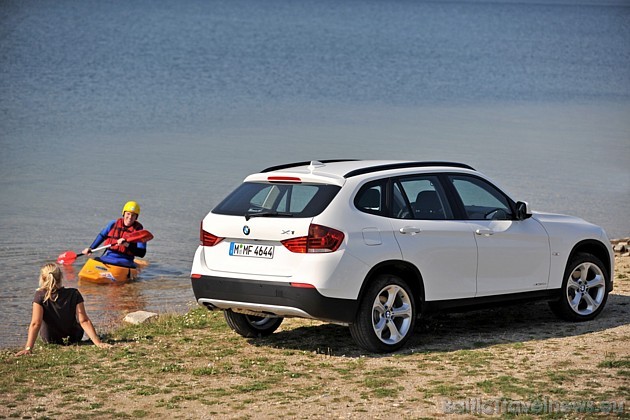 Protams, viena no BMW X1 mērķa grupām ir sportiskas jaunas ģimenes, kas dodas nelielos auto ceļojumos Protams, viena no BMW X1 mērķa grupām ir sportiskas jaunas ģimenes, kas dodas nelielos auto ceļojumos 37260