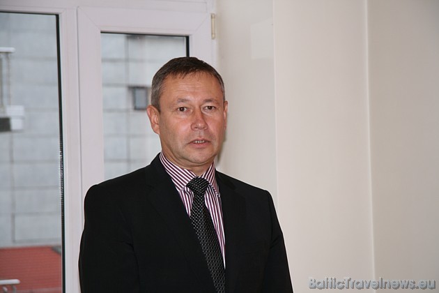 Dr. Māris Rēvalds augstu novērtēja Latvijas ārstu profesionālismu, taču ekonomisko apsvērumu dēļ tie ir spiesti meklēt klientus ārpus Latvijas Dr. Māris Rēvalds augstu novērtēja Latvijas ārstu profesionālismu, taču ekonomisko apsvērumu dēļ tie ir spiesti meklēt klientus ārpus Latvijas 37565