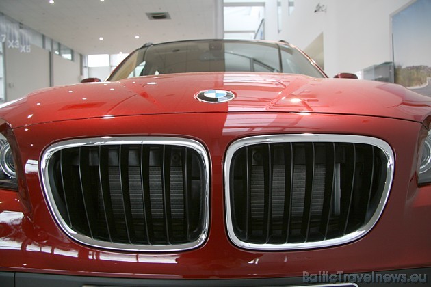 Stiprākais modelis ir BMW X1 xDrive 28i, kas ir apgādāts ar 258 zs sešu cilindru motoru. Vidējais degvielas patēriņš ir 9,4 litri un 100 km/h tiek sas Stiprākais modelis ir BMW X1 xDrive 28i, kas ir apgādāts ar 258 zs sešu cilindru motoru. Vidējais degvielas patēriņš ir 9,4 litri un 100 km/h tiek sas 37640