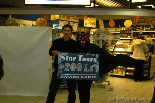 Uzvarētājs aizmidzis, palika pasākuma vadītājs – velns un Star Tours pārdošanas vadītājs Raitis Bēmers Uzvarētājs aizmidzis, palika pasākuma vadītājs – velns un Star Tours pārdošanas vadītājs Raitis Bēmers 37981