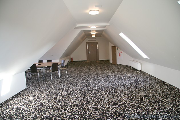 Hotel Segevold apspriežu telpu var norobežot un savienot ar numuru 38038