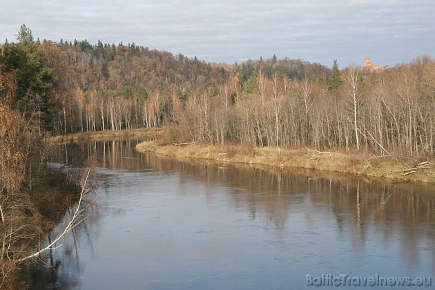 Sigulda un Gaujas Nacionālais parks piesaista daudzus Latvijas un ārvalstu tūristus, kuri vēlas relaksēties un baudīt Latvijas dabu Sigulda un Gaujas Nacionālais parks piesaista daudzus Latvijas un ārvalstu tūristus, kuri vēlas relaksēties un baudīt Latvijas dabu 38044