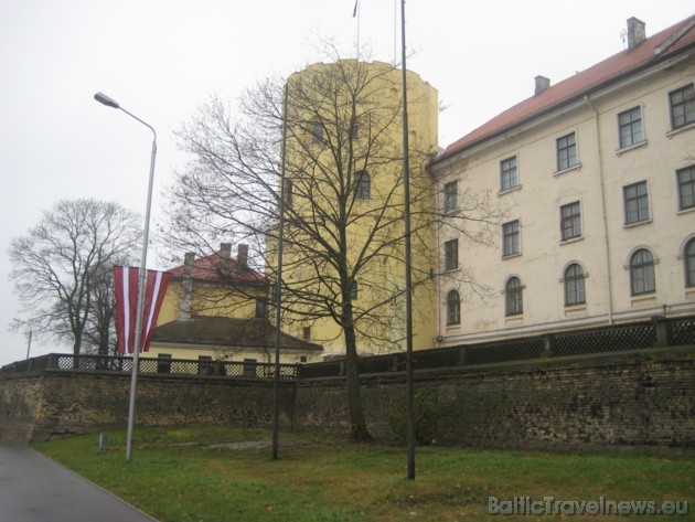 Informāciju par Rīgas pili, vienu no Latvijas Republikas prezidenta rezidencēm var atrast Valsts prezidenta kancelejas interneta vietnē www.president. Informāciju par Rīgas pili, vienu no Latvijas Republikas prezidenta rezidencēm var atrast Valsts prezidenta kancelejas interneta vietnē www.president. 38172