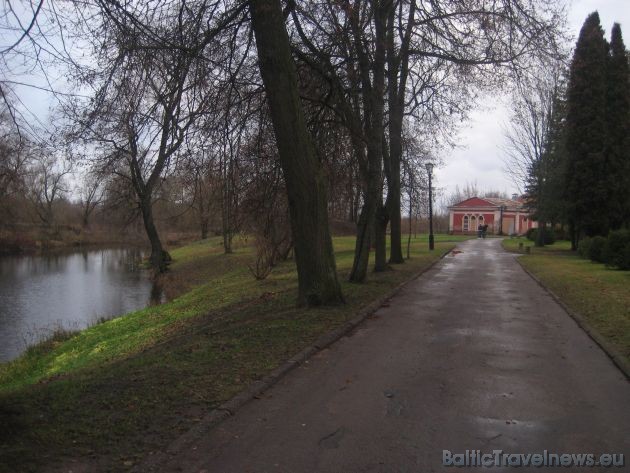 Pils komplekss - pati pils, visas ēkas un pils parks - tiek saukts arī par Zemgales pērli 38359