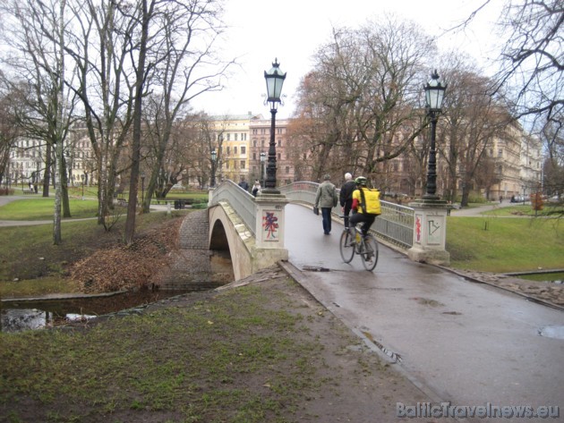 Basteja tilts nosaukumu ieguvis no Bastejkalna, kura pakājē atrodas 38424