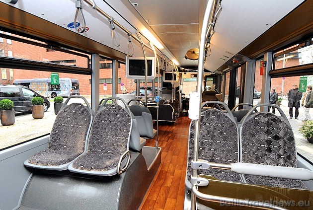 11,95 metrus garais pilsētas autobuss var ietilpināt 76 pasažierus 38454