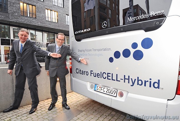 Ja esat Hamburgā, tad pievērsiet uzmanību pilsētas ūdeņraža dzinēja autobusiem, kuri pārvietojas tik pat veikli kā dīzeļa motora autobusi, bet aiz sev Ja esat Hamburgā, tad pievērsiet uzmanību pilsētas ūdeņraža dzinēja autobusiem, kuri pārvietojas tik pat veikli kā dīzeļa motora autobusi, bet aiz sev 38456