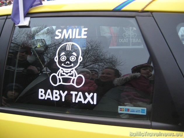Bērnu taksometri Smile Baby Taxi ir aprīkoti ar bērnu auto sēdeklīšiem, mitrām salvetēm un jaukām dāvaniņām mazajiem pasažieriem Bērnu taksometri Smile Baby Taxi ir aprīkoti ar bērnu auto sēdeklīšiem, mitrām salvetēm un jaukām dāvaniņām mazajiem pasažieriem 38520