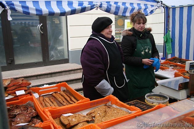 Zemnieku tirgus nepieder tikai zemniekiem, bet gan arī zvejniekiem, kuri piedāvā plašu zivju sortimentu Zemnieku tirgus nepieder tikai zemniekiem, bet gan arī zvejniekiem, kuri piedāvā plašu zivju sortimentu 38815