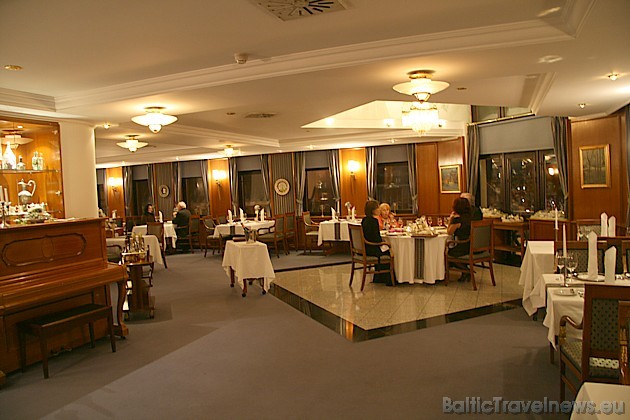 Restorāns Otto Schwarz, kas atrodas viesnīcas 7 stāvā, ir jau leģenda, kas dzīvo kopā ar pagātni, tagadni un noteikti - nākotni! Restorāns Otto Schwarz, kas atrodas viesnīcas 7 stāvā, ir jau leģenda, kas dzīvo kopā ar pagātni, tagadni un noteikti - nākotni! 38843